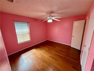 NEW PRICE!!!!! This Spacious 3-bedroom, 2-bath home located in a - photo 9