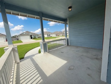 Priced to sell, this spacious Rockport home offers 4 bedrooms, 3 - photo 5