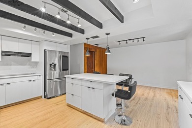 One-story 5BR/4BA home on an oversized lot over 8500 sq. ft. in - photo 11