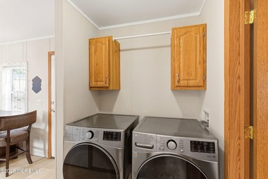 Move right into this young, very bright & open concept home with - photo 15