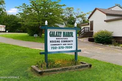 Move right into this young, very bright & open concept home with - photo 18