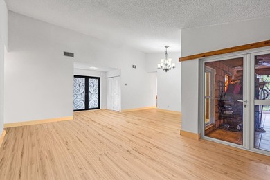 One-story 5BR/4BA home on an oversized lot over 8500 sq. ft. in - photo 21