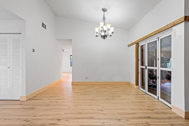 One-story 5BR/4BA home on an oversized lot over 8500 sq. ft. in - photo 22