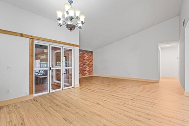 One-story 5BR/4BA home on an oversized lot over 8500 sq. ft. in - photo 24