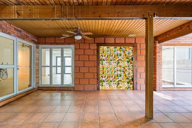 One-story 5BR/4BA home on an oversized lot over 8500 sq. ft. in - photo 27