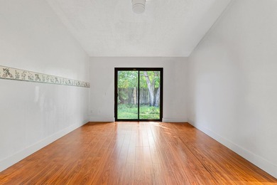 One-story 5BR/4BA home on an oversized lot over 8500 sq. ft. in - photo 28