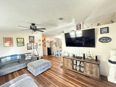 Upgrades galore! This turn-key 2 bed, 2 bath home in the 55+ - photo 4