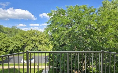 Discover your new home in this charming third floor condo - photo 14