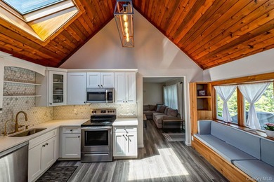 Ideally situated in the heart of Hampton Bays with walk-to- town - photo 21