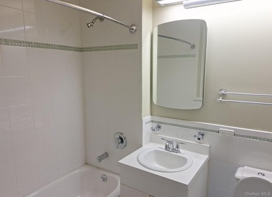 1 Bedroom co-op style apartment in the beautiful General Colin - photo 11