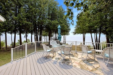 Set at the end of a quiet, dead-end lane off Bay Shore Drive, 4 - photo 12