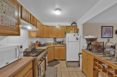 Exquisite three-family home located on a quiet, friendly block - photo 13