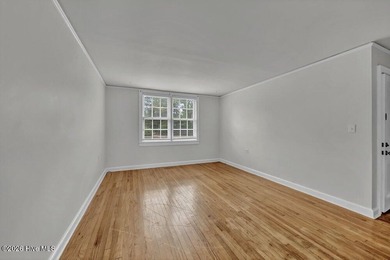 1940's condo with all the charm of wood floors, large rooms, and - photo 5