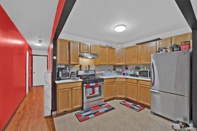 Exquisite three-family home located on a quiet, friendly block - photo 17