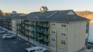 Walk in with no steps and start enjoying the ease of lakefront - photo 19