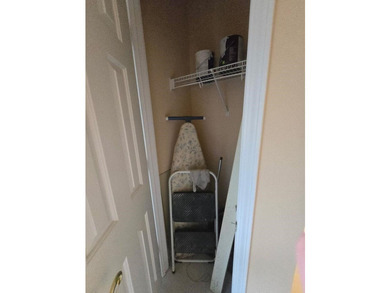 Beautifully maintained 3-bedroom, 2-bath corner-unit townhome in - photo 23