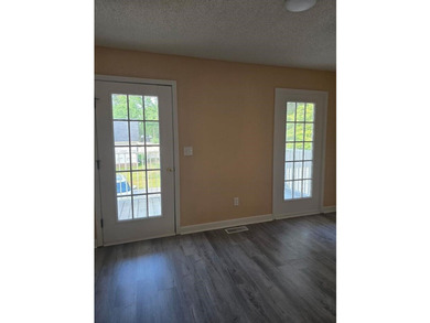 Beautifully maintained 3-bedroom, 2-bath corner-unit townhome in - photo 29