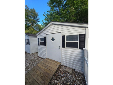 Beautifully maintained 3-bedroom, 2-bath corner-unit townhome in - photo 39