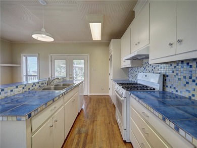 Discover the charm of coastal living in the Historic Old Town - photo 8
