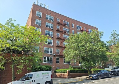 This Co-Op Features 1 Bedroom, Full Bath & Eat In Kitchen - photo 2