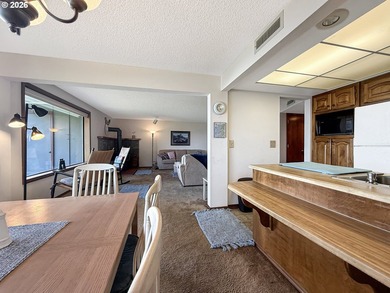 Oceanfront Living at Rainbow Rock! Experience breathtaking - photo 12