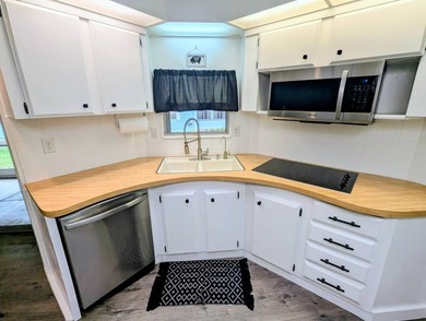 This move-in ready, fully remodeled, partially furnished - photo 13