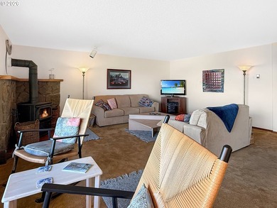 Oceanfront Living at Rainbow Rock! Experience breathtaking - photo 13