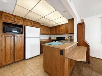 Oceanfront Living at Rainbow Rock! Experience breathtaking - photo 14