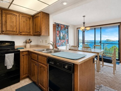 Oceanfront Living at Rainbow Rock! Experience breathtaking - photo 16