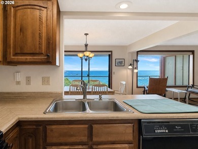 Oceanfront Living at Rainbow Rock! Experience breathtaking - photo 17