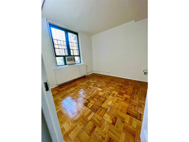 Welcome to this charming and well-maintained 1-bedroom, 1-bath - photo 21