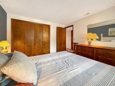 Oceanfront Living at Rainbow Rock! Experience breathtaking - photo 27