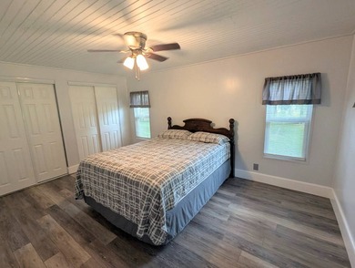 This move-in ready, fully remodeled, partially furnished - photo 29