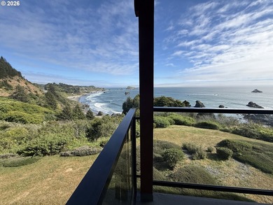 Oceanfront Living at Rainbow Rock! Experience breathtaking - photo 32