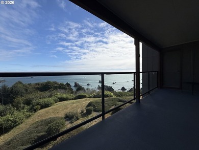 Oceanfront Living at Rainbow Rock! Experience breathtaking - photo 33