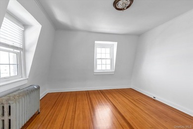 Vacant and Motivated Seller! Totally Renovated From Top to - photo 11