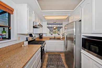 Beautiful Crestline mountain home with serene hillside views and - photo 14