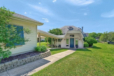 Unique lakefront home with nice updates, two bedrooms and 2 - photo 4