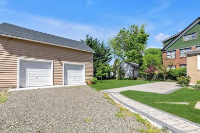 Vacant and Motivated Seller! Totally Renovated From Top to - photo 28