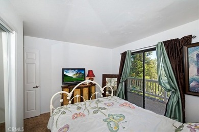 Beautiful Crestline mountain home with serene hillside views and - photo 30