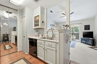 One of the BEST KEPT condos you'll find in Pensacola! Pristine!! - photo 10