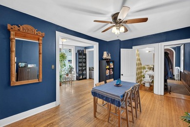 Perfect house in a prime location!! Welcome home to this - photo 16