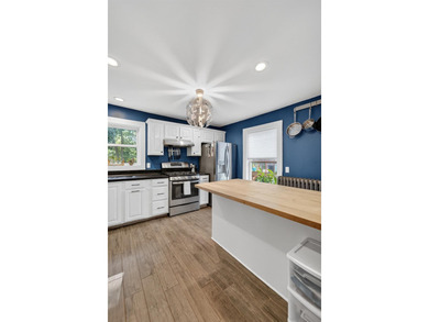 Perfect house in a prime location!! Welcome home to this - photo 18