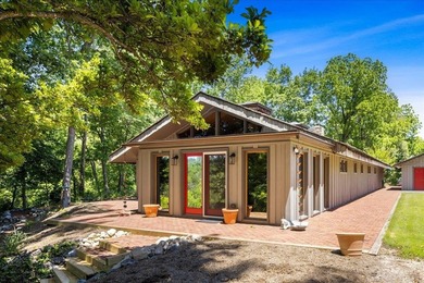 Extraordinary riverfront retreat offering rustic luxury - photo 22