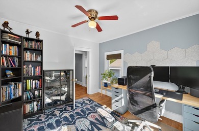 Perfect house in a prime location!! Welcome home to this - photo 30