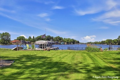 Most homes on this stretch of McHenry look out at the Fox River - photo 36