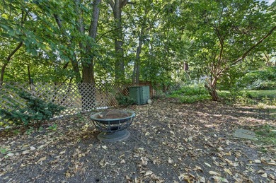 Perfect house in a prime location!! Welcome home to this - photo 41