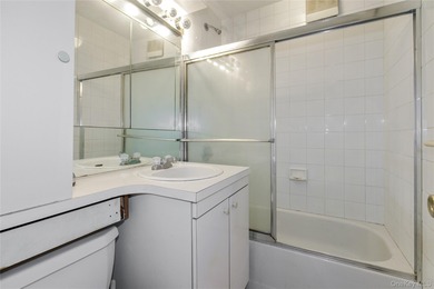 Elegant Studio Living at Canterbury Gardens, Located in the - photo 11