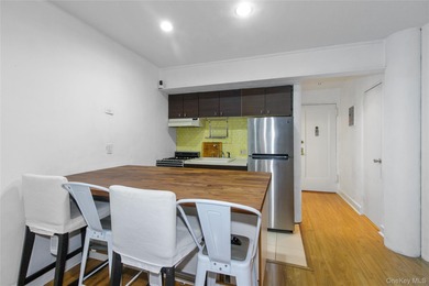 Elegant Studio Living at Canterbury Gardens, Located in the - photo 12