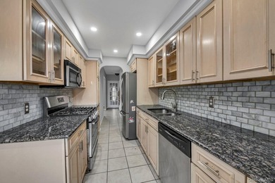 Welcome to this beautifully maintained and exceptionally bright - photo 18